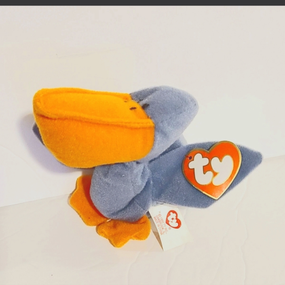 VINTAGE Retired TY Teenie Beanie Baby 1993 SCOOP the Pelican Plush w/Heart Tag